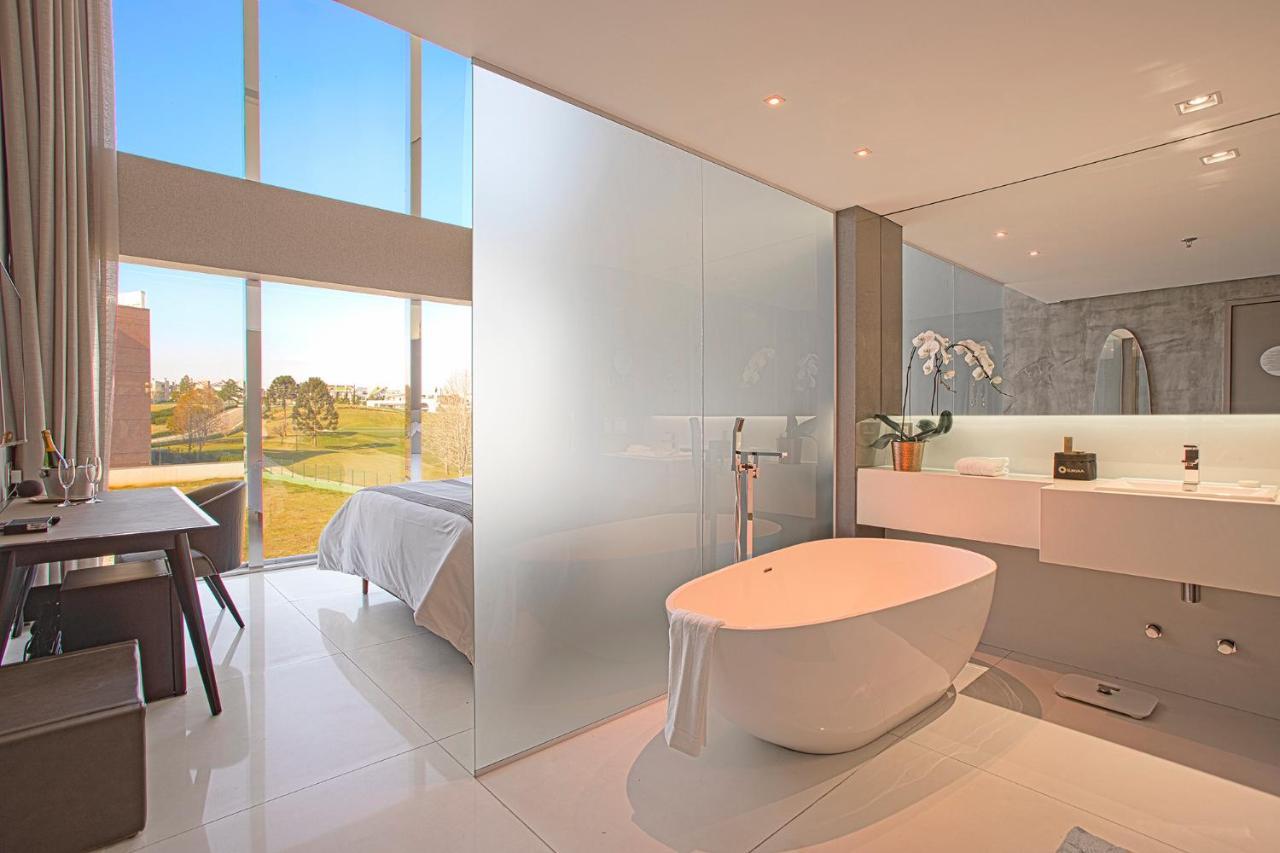 Suryaa Hotel Pinhais, Curio Collection By Hilton Exteriör bild