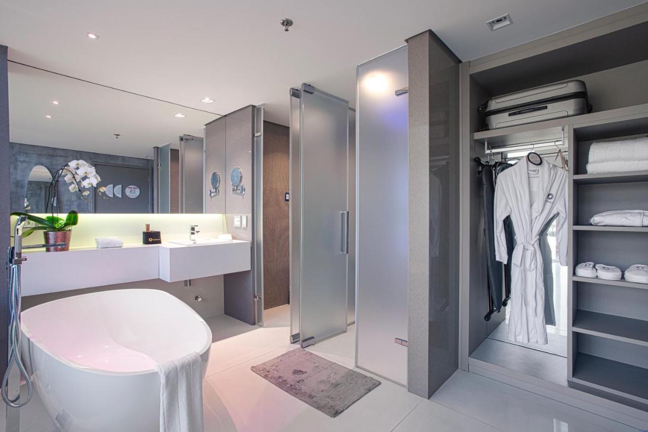 Suryaa Hotel Pinhais, Curio Collection By Hilton Exteriör bild