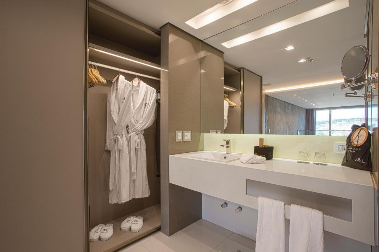 Suryaa Hotel Pinhais, Curio Collection By Hilton Exteriör bild