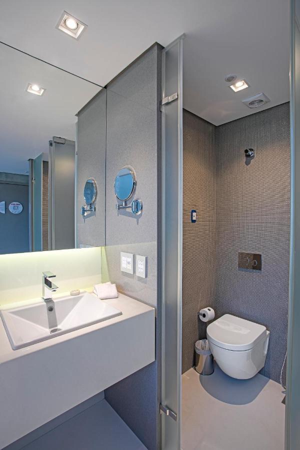 Suryaa Hotel Pinhais, Curio Collection By Hilton Exteriör bild