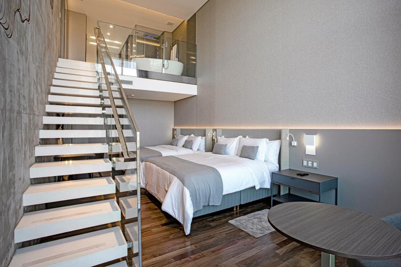 Suryaa Hotel Pinhais, Curio Collection By Hilton Exteriör bild