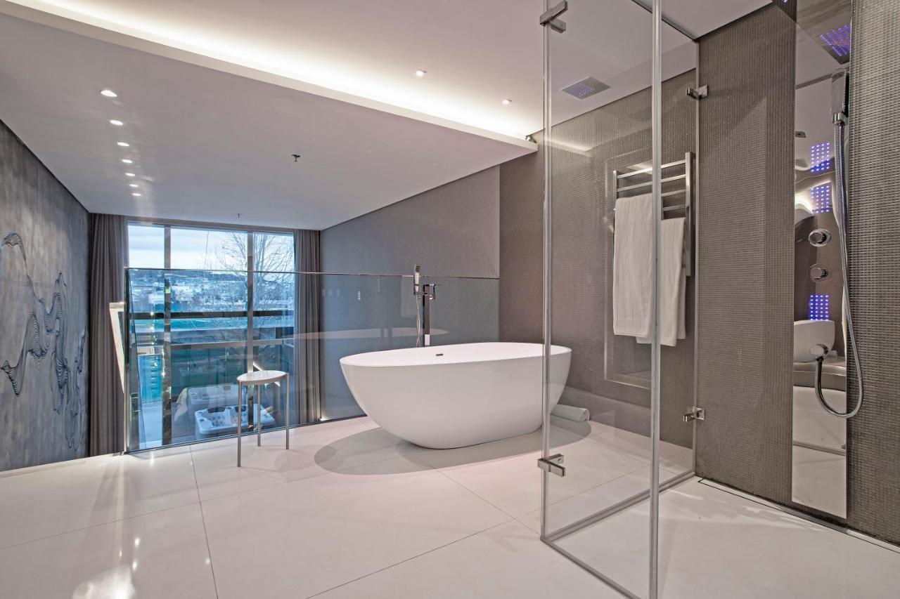 Suryaa Hotel Pinhais, Curio Collection By Hilton Exteriör bild