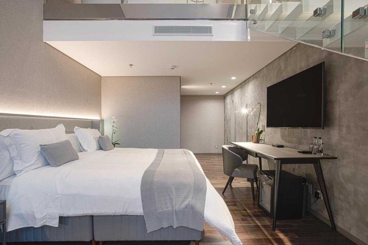 Suryaa Hotel Pinhais, Curio Collection By Hilton Exteriör bild