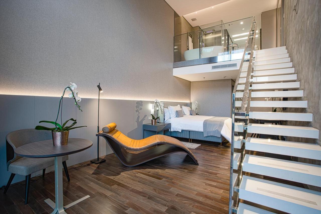 Suryaa Hotel Pinhais, Curio Collection By Hilton Exteriör bild
